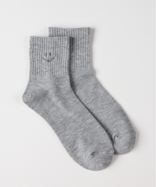 Right-on(ライトオン)の「【BASIC SOCKS】Qスマイル刺繍ソックス (遊び心 / 心地よいフィット / 大人カジュアル / ロングシーズン)(ソックス/靴下・レディース・グリーン/イエロー/オフホワイト/グレー/ブラック・フリー)」の6枚目の写真