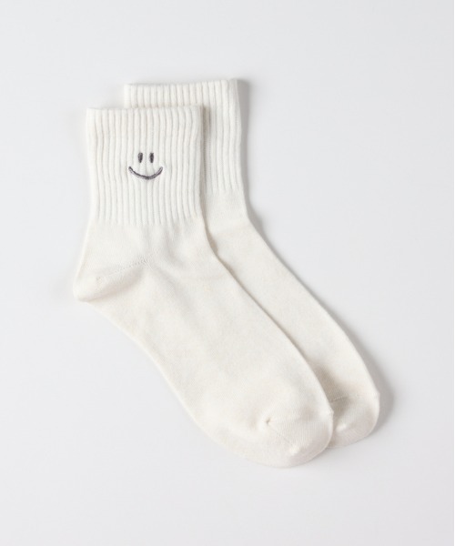 Right-on(ライトオン)の「【BASIC SOCKS】Qスマイル刺繍ソックス (遊び心 / 心地よいフィット / 大人カジュアル / ロングシーズン)(ソックス/靴下・レディース・グリーン/イエロー/オフホワイト/グレー/ブラック・フリー)」の15枚目の写真
