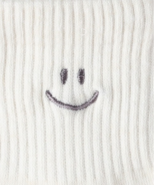 Right-on(ライトオン)の「【BASIC SOCKS】Qスマイル刺繍ソックス (遊び心 / 心地よいフィット / 大人カジュアル / ロングシーズン)(ソックス/靴下・レディース・グリーン/イエロー/オフホワイト/グレー/ブラック・フリー)」の16枚目の写真