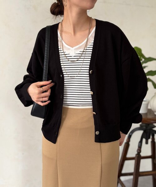 Chez toi（シェトワ）の「ニュアンスボタン長袖ニットカーディガン（カーディガン/ボレロ・レディース・ブラック/ホワイト/ブルー/イエロー・FREE）」の3枚目の写真