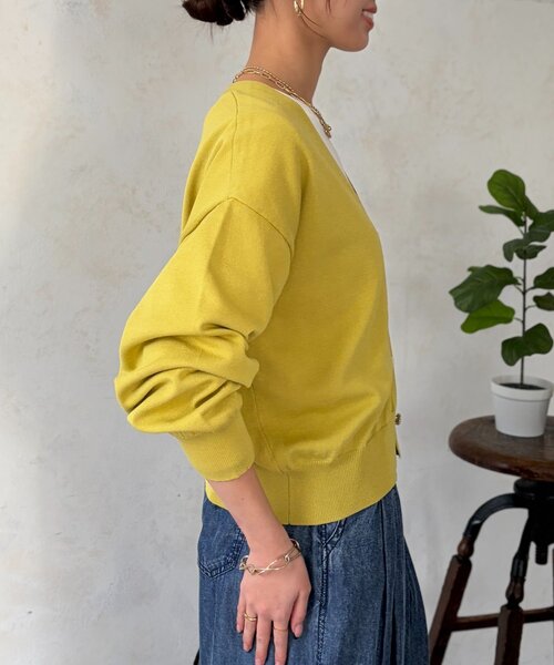 Chez toi（シェトワ）の「ニュアンスボタン長袖ニットカーディガン（カーディガン/ボレロ・レディース・ブラック/ホワイト/ブルー/イエロー・FREE）」の10枚目の写真