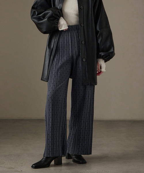 Fashion Letter(ファッションレター)の「ドットプリント プリーツイージーワイドパンツ(その他パンツ・レディース・ブラック/ホワイト/チャコール/ブラウン・L/M)」の3枚目の写真