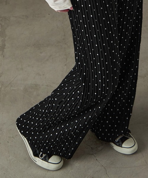 Fashion Letter(ファッションレター)の「ドットプリント プリーツイージーワイドパンツ(その他パンツ・レディース・ブラック/ホワイト/チャコール/ブラウン・L/M)」の6枚目の写真
