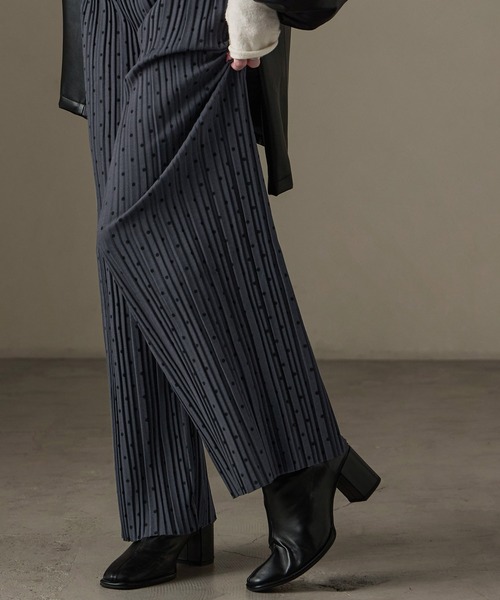 Fashion Letter(ファッションレター)の「ドットプリント プリーツイージーワイドパンツ(その他パンツ・レディース・ブラック/ホワイト/チャコール/ブラウン・L/M)」の18枚目の写真