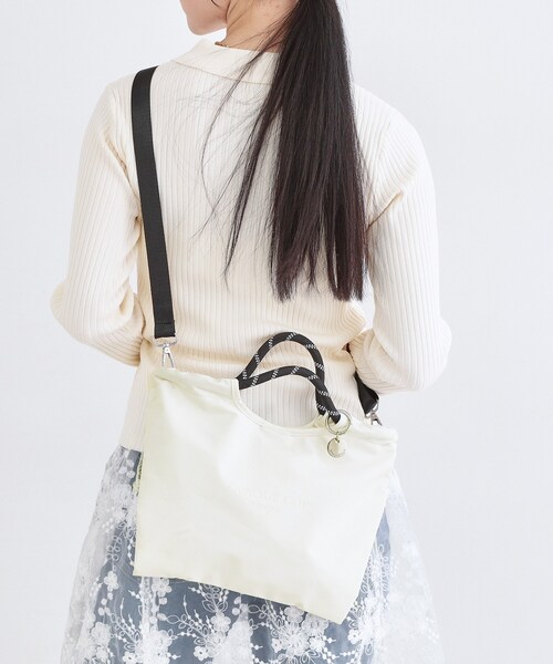 OPAQUE.CLIP(オペークドットクリップ)の「2WAYミニロープハンドルバッグ(ハンドバッグ・レディース・オフホワイト/ブラック/ブラウン系その他・00)」の4枚目の写真