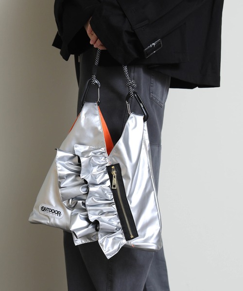 Gready Brilliant（グレディブリリアン）の「トライアングルミニバッグ（ショルダーバッグ・レディース・シルバー/ブラック/カーキ・FREE）」の3枚目の写真