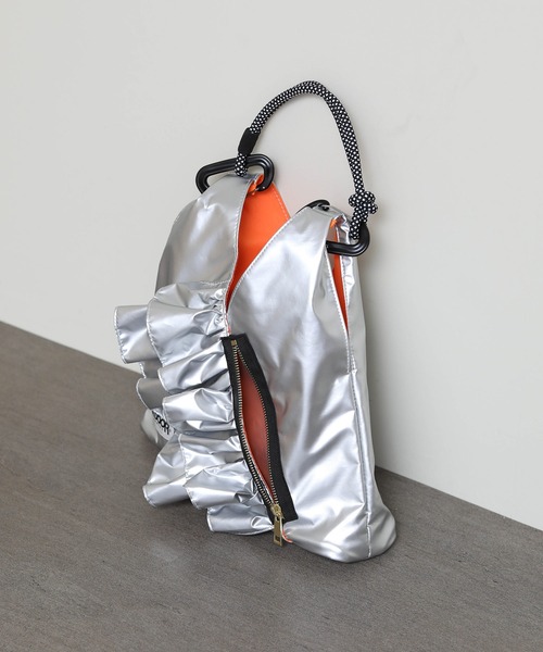 Gready Brilliant（グレディブリリアン）の「トライアングルミニバッグ（ショルダーバッグ・レディース・シルバー/ブラック/カーキ・FREE）」の14枚目の写真