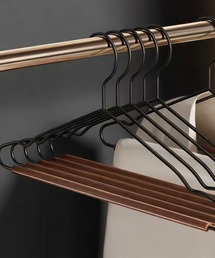 VIBGYOR（ヴィブジョー）の「FReePLACe/大人 ブラック ハンガー 2本セット X12792（ランドリーグッズ）」