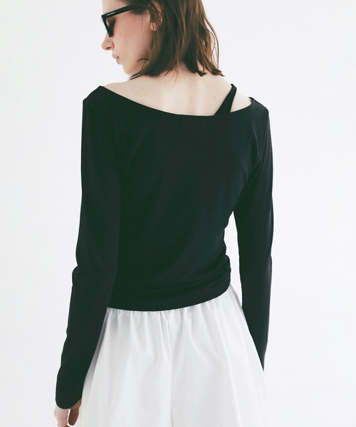 CLANE(クラネ)の「CUP IN ONE SHOULDER SET TOPS(Tシャツ/カットソー・レディース・ブラック/ホワイト・2/1)」の1枚目の写真