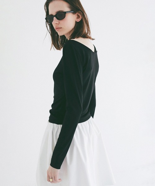 CLANE(クラネ)の「CUP IN ONE SHOULDER SET TOPS(Tシャツ/カットソー・レディース・ブラック/ホワイト・2/1)」の10枚目の写真
