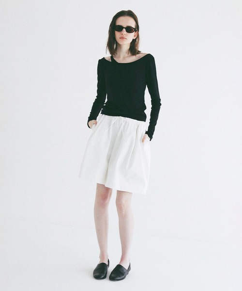 CLANE(クラネ)の「CUP IN ONE SHOULDER SET TOPS(Tシャツ/カットソー・レディース・ブラック/ホワイト・2/1)」の11枚目の写真