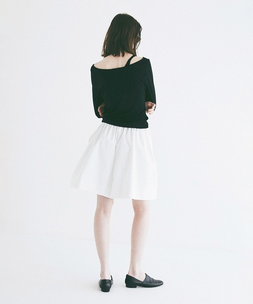 CLANE(クラネ)の「CUP IN ONE SHOULDER SET TOPS(Tシャツ/カットソー・レディース・ブラック/ホワイト・2/1)」の12枚目の写真