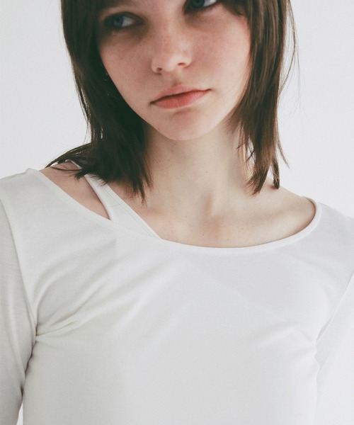 CLANE(クラネ)の「CUP IN ONE SHOULDER SET TOPS(Tシャツ/カットソー・レディース・ブラック/ホワイト・2/1)」の4枚目の写真