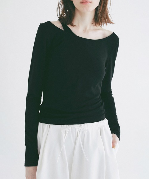 CLANE(クラネ)の「CUP IN ONE SHOULDER SET TOPS(Tシャツ/カットソー・レディース・ブラック/ホワイト・2/1)」の9枚目の写真
