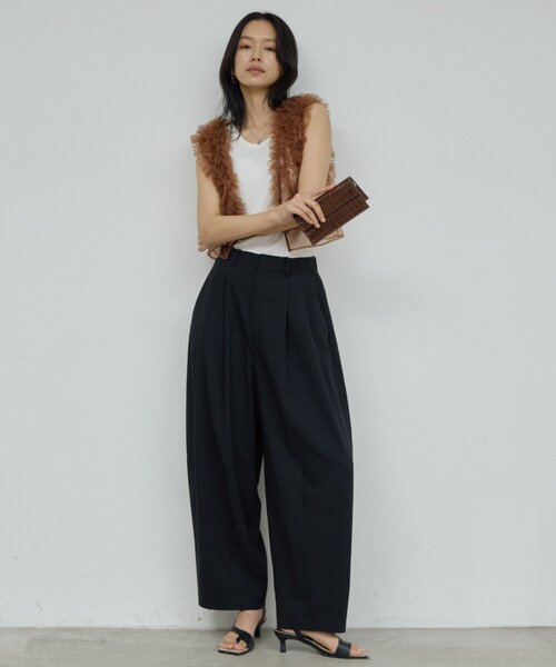 GALLARDAGALANTE(ガリャルダガランテ)の「ダブルタックカーブスラックス(その他パンツ・レディース・ブラック/グレー/ベージュ・1/0)」の11枚目の写真