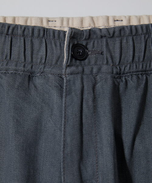 HORLISUN（ホーリーサン）の「Cove Drape Loose Denim Pants Gray（デニムパンツ・メンズ・その他・SMALL/MEDIUM/LARGE）」の3枚目の写真