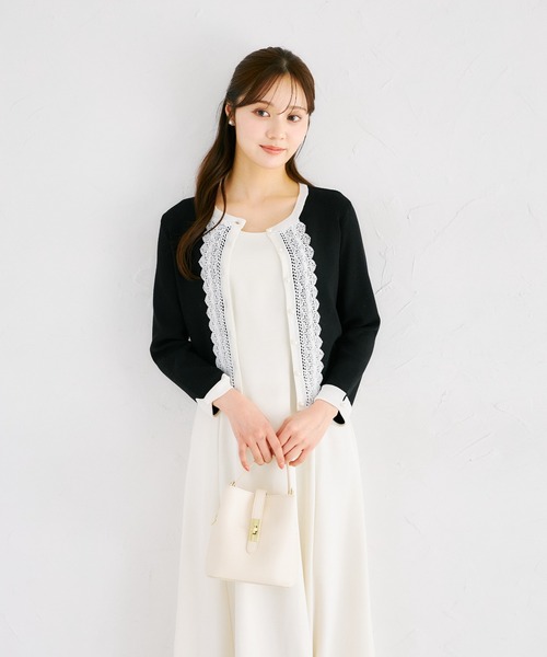 tocco closet(トッコ クローゼット)の「パール釦フロントレースバイカラーニットカーディガン(カーディガン/ボレロ・レディース・ネイビー/ベージュ/ブラック・M)」の5枚目の写真