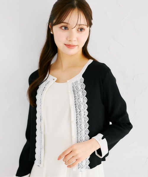 tocco closet(トッコ クローゼット)の「パール釦フロントレースバイカラーニットカーディガン(カーディガン/ボレロ・レディース・ネイビー/ベージュ/ブラック・M)」の6枚目の写真