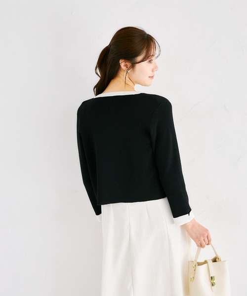 tocco closet(トッコ クローゼット)の「パール釦フロントレースバイカラーニットカーディガン(カーディガン/ボレロ・レディース・ネイビー/ベージュ/ブラック・M)」の7枚目の写真