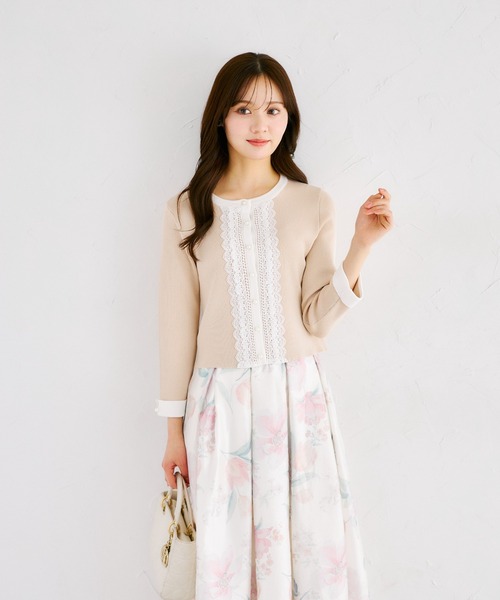 tocco closet(トッコ クローゼット)の「パール釦フロントレースバイカラーニットカーディガン(カーディガン/ボレロ・レディース・ネイビー/ベージュ/ブラック・M)」の11枚目の写真