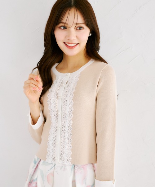 tocco closet(トッコ クローゼット)の「パール釦フロントレースバイカラーニットカーディガン(カーディガン/ボレロ・レディース・ネイビー/ベージュ/ブラック・M)」の12枚目の写真