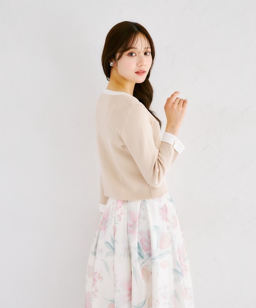 tocco closet(トッコ クローゼット)の「パール釦フロントレースバイカラーニットカーディガン(カーディガン/ボレロ・レディース・ネイビー/ベージュ/ブラック・M)」の13枚目の写真