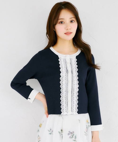 tocco closet(トッコ クローゼット)の「パール釦フロントレースバイカラーニットカーディガン(カーディガン/ボレロ・レディース・ネイビー/ベージュ/ブラック・M)」の22枚目の写真