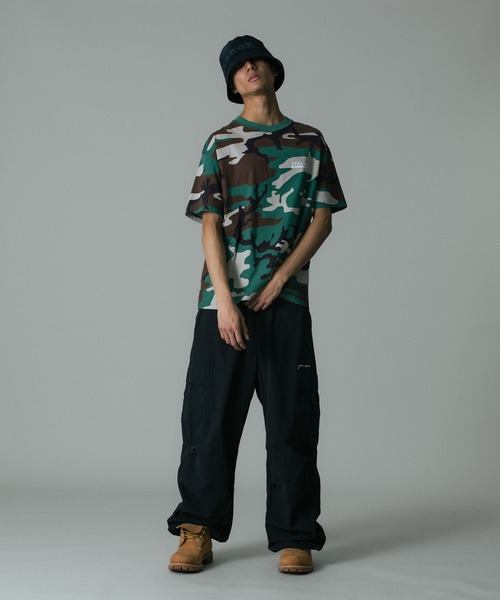 XLARGE（エクストララージ）の「MULTI LOGO CAMO S/S TEE（Tシャツ/カットソー・メンズ・ホワイト/カモフラージュ・S/M/L/XL）」の14枚目の写真