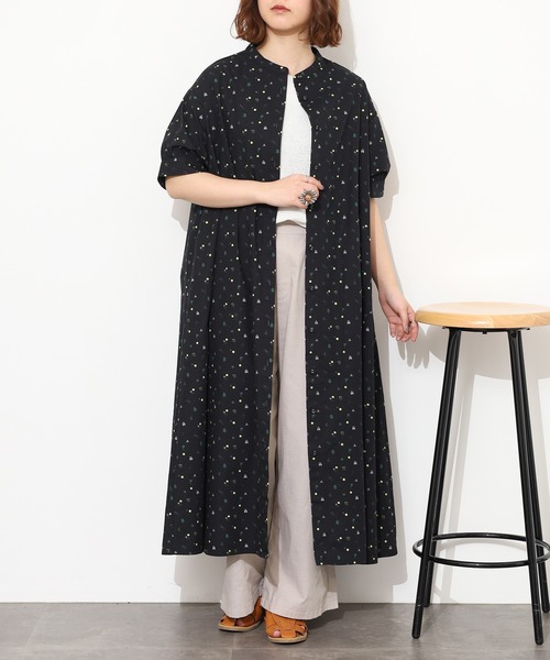 Emago(イマゴ)の「EMAGO お散歩プリントワンピース 半端袖(シャツワンピース・レディース・グレー/ブラック・FREE)」の4枚目の写真