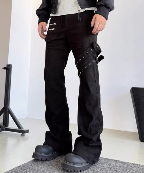 link lot（リンクロット）の「アイレットベルト付きZIPフレアブラックデニムパンツ（デニムパンツ・メンズ・ブラック・L/M）」の2枚目の写真