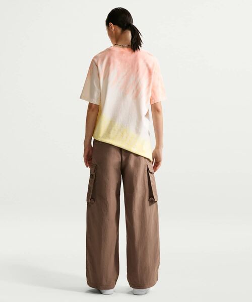 NIKE(ナイキ)の「ナイキ スポーツウェア ウィメンズ Tシャツ / Nike Sportswear Women's T-Shirt IR7557-378 Barely Green(Tシャツ/カットソー・レディース・ライトグリーン・XS/XL/L/M/S)」の17枚目の写真