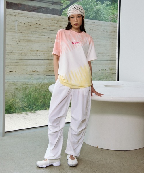 NIKE(ナイキ)の「ナイキ スポーツウェア ウィメンズ Tシャツ / Nike Sportswear Women's T-Shirt IR7557-378 Barely Green(Tシャツ/カットソー・レディース・ライトグリーン・XS/XL/L/M/S)」の10枚目の写真