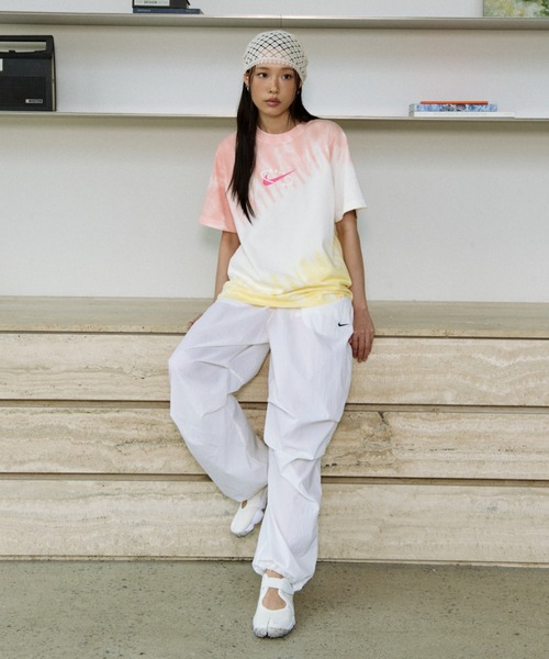 NIKE(ナイキ)の「ナイキ スポーツウェア ウィメンズ Tシャツ / Nike Sportswear Women's T-Shirt IR7557-378 Barely Green(Tシャツ/カットソー・レディース・ライトグリーン・XS/XL/L/M/S)」の11枚目の写真