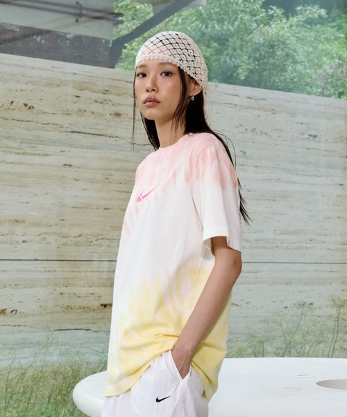 NIKE(ナイキ)の「ナイキ スポーツウェア ウィメンズ Tシャツ / Nike Sportswear Women's T-Shirt IR7557-378 Barely Green(Tシャツ/カットソー・レディース・ライトグリーン・XS/XL/L/M/S)」の9枚目の写真