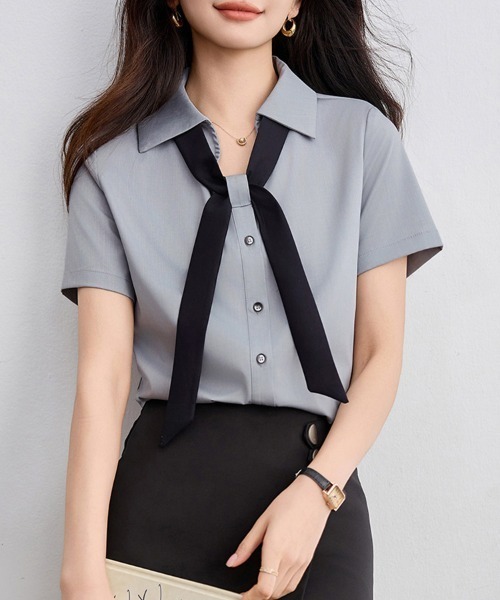 ReRe（リリ）の「リボンアクセントブラウス（シャツ/ブラウス・レディース・グレー・MEDIUM/LARGE/X-LARGE）」の3枚目の写真