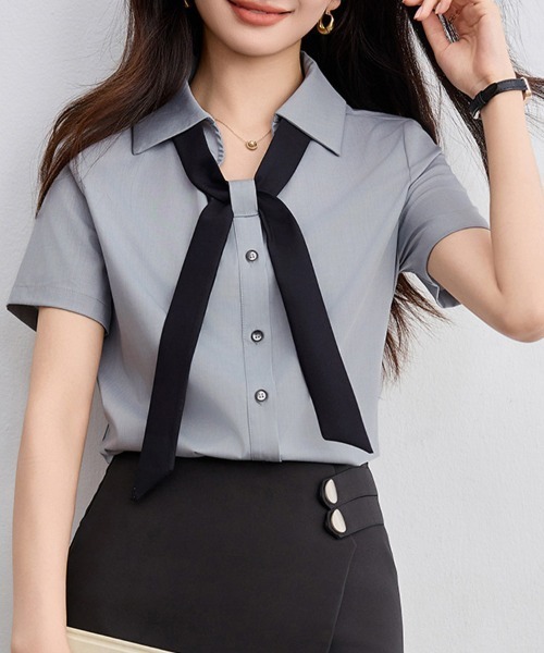 ReRe（リリ）の「リボンアクセントブラウス（シャツ/ブラウス・レディース・グレー・MEDIUM/LARGE/X-LARGE）」の4枚目の写真