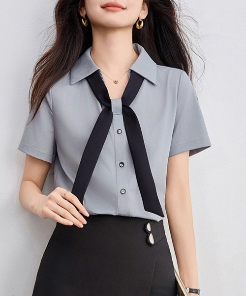 ReRe（リリ）の「リボンアクセントブラウス（シャツ/ブラウス・レディース・グレー・MEDIUM/LARGE/X-LARGE）」の5枚目の写真