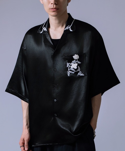 Crownor(クラウノアー)の「サテン フラワー刺繍 オープンカラーシャツ(シャツ/ブラウス・メンズ・ブラック/ホワイト・LARGE/MEDIUM)」の2枚目の写真