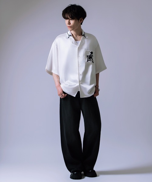 Crownor(クラウノアー)の「サテン フラワー刺繍 オープンカラーシャツ(シャツ/ブラウス・メンズ・ブラック/ホワイト・LARGE/MEDIUM)」の6枚目の写真