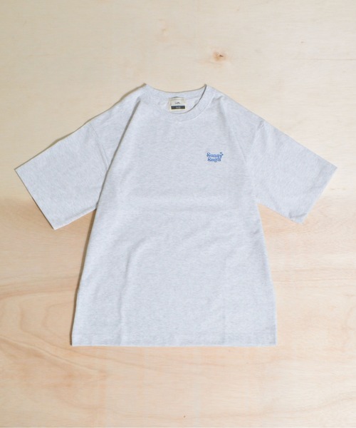Sunny Smith(サニースミス)の「【SUNNY SMITH】ウルトラヘビーオンス刺繍ロゴTシャツ(Tシャツ/カットソー・メンズ・アッシュグレー/オフホワイト/チャコール・LARGE/MEDIUM/SMALL)」の4枚目の写真