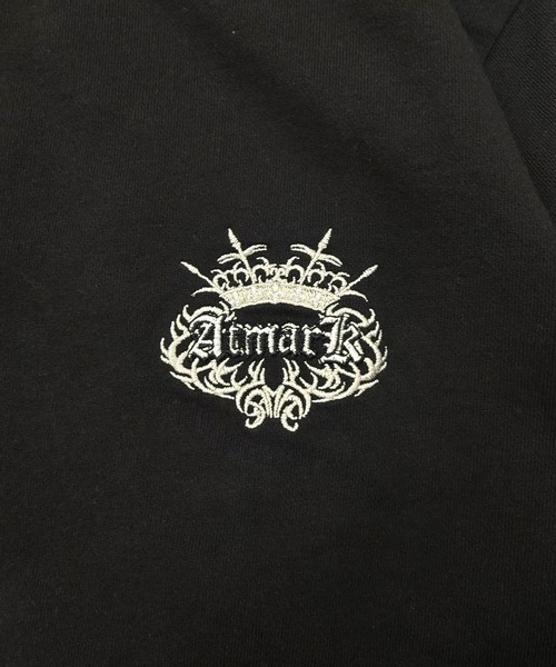 ATMARK(アットマーク)の「《2サイズ展開 / UNISEX 》ATMARK トライバルクラウン ダメージ加工 半袖Tシャツ 刺繍(Tシャツ/カットソー・メンズ・ピンク/ブラック/ホワイト系・L/M)」の10枚目の写真