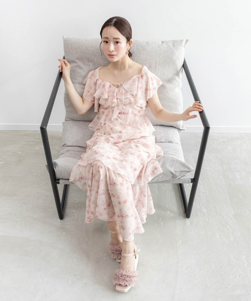 RANDA(ランダ)の「ラッフルフリルシフォンワンピース(ワンピース・レディース・ブラック/ピンク/ブルー・1/0)」の1枚目の写真
