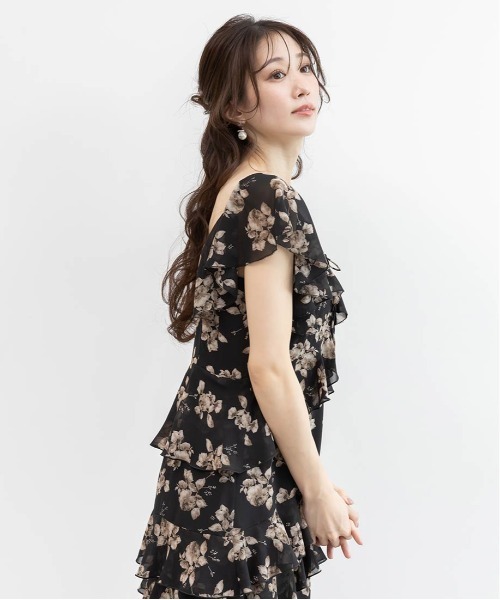 RANDA(ランダ)の「ラッフルフリルシフォンワンピース(ワンピース・レディース・ブラック/ピンク/ブルー・1/0)」の11枚目の写真