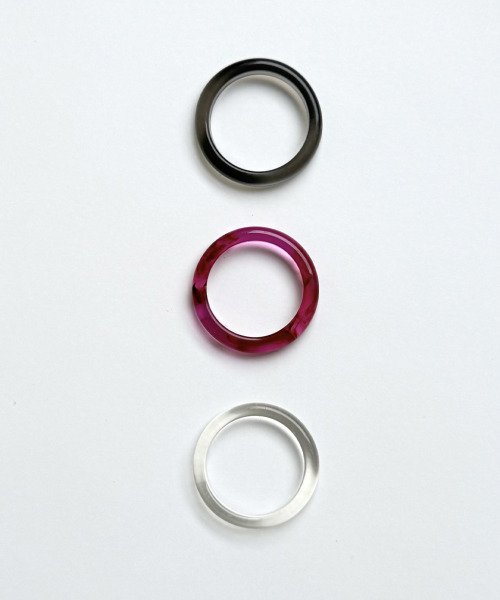 A BIT MOR（アビットモア）の「3 colors ring（リング・レディース・ブラック/クリア/レッド・FREE）」の4枚目の写真