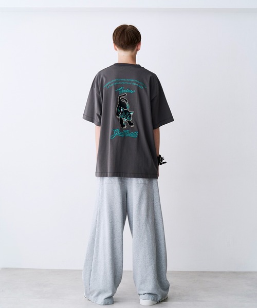 SeeSew(シーソー)の「【UNISEX】NEKOMATA SAGARA TEE 2.0/ネコマタさがら刺繍Tシャツ(Tシャツ/カットソー・メンズ・グレー/ブラック系その他/ホワイト/ブラック・L/M)」の5枚目の写真