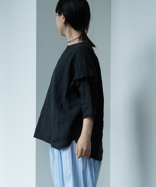 JOURNAL STANDARD LUXE（ジャーナルスタンダード　ラックス）の「60リネン スリーブフリルプル（シャツ/ブラウス・レディース・ブラック/ホワイト・FREE）」の4枚目の写真