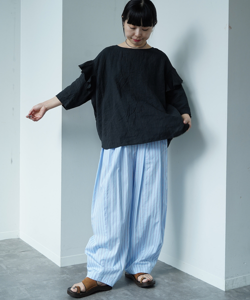 JOURNAL STANDARD LUXE（ジャーナルスタンダード　ラックス）の「60リネン スリーブフリルプル（シャツ/ブラウス・レディース・ブラック/ホワイト・FREE）」の5枚目の写真
