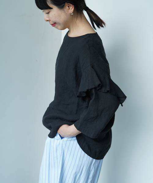 JOURNAL STANDARD LUXE（ジャーナルスタンダード　ラックス）の「60リネン スリーブフリルプル（シャツ/ブラウス・レディース・ブラック/ホワイト・FREE）」の6枚目の写真