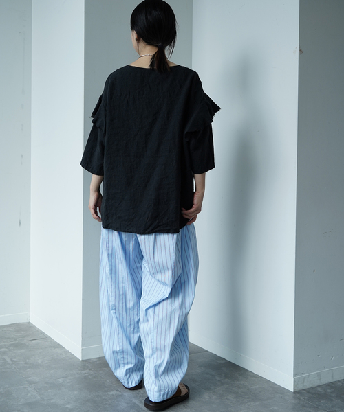 JOURNAL STANDARD LUXE（ジャーナルスタンダード　ラックス）の「60リネン スリーブフリルプル（シャツ/ブラウス・レディース・ブラック/ホワイト・FREE）」の7枚目の写真