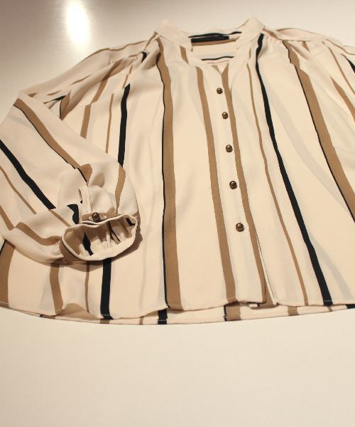 CROON A SONG（クルーンアソング）の「マルチストライプブラウス（シャツ/ブラウス・レディース・ベージュ/レッド・FREE）」の4枚目の写真
